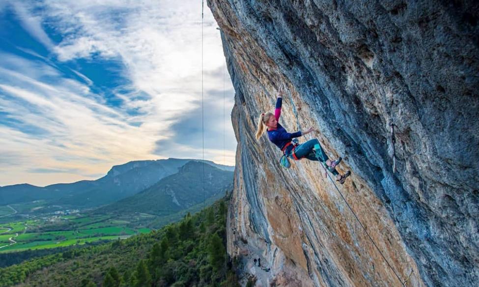 Martina Demmel redpointing Joe Blau (F8c+). Photo: @tonimasbuchaca